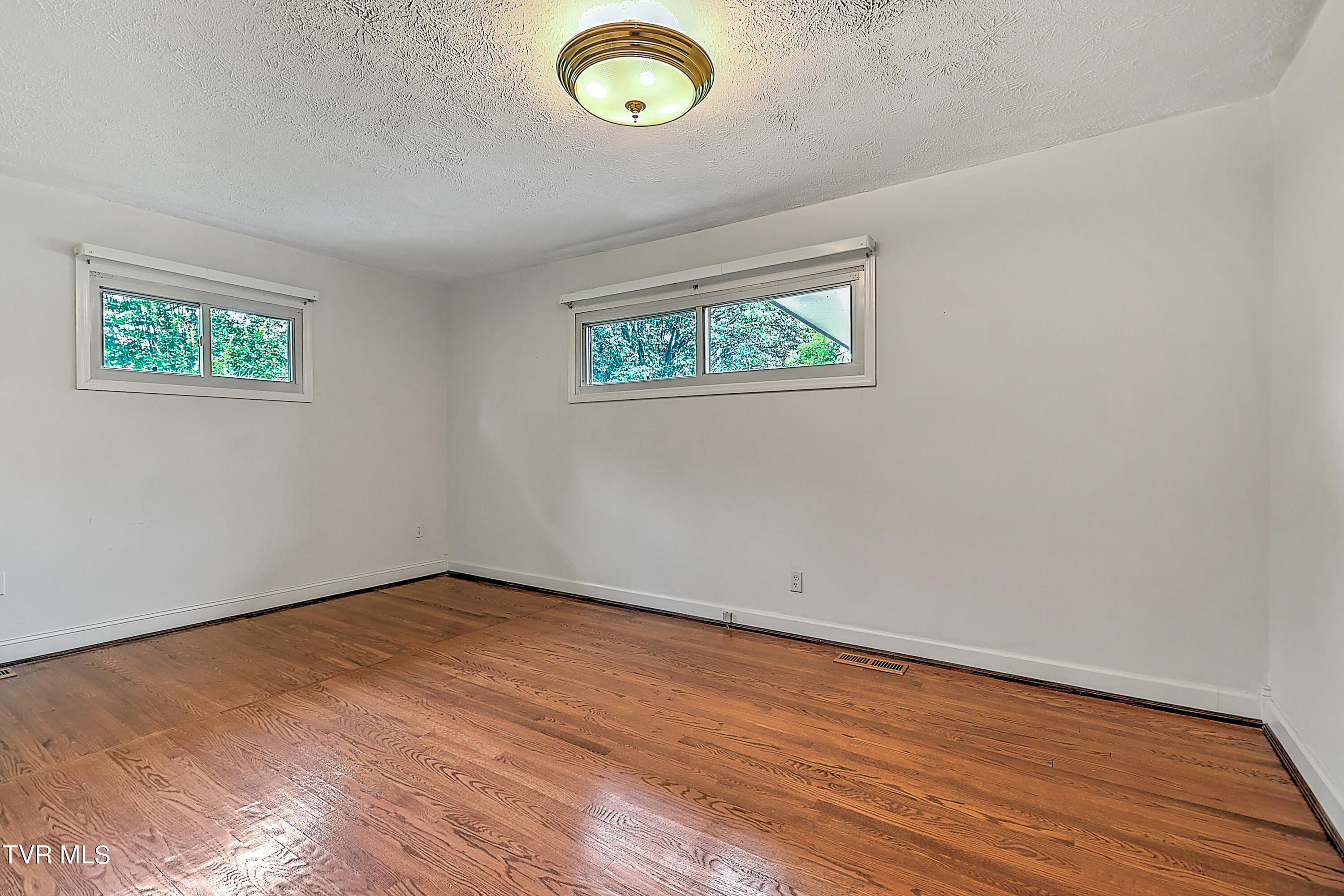 237 Edgefield Road Piney Flats, TN 37686 - Photo 39 of 69 237 Edgefield MD-38