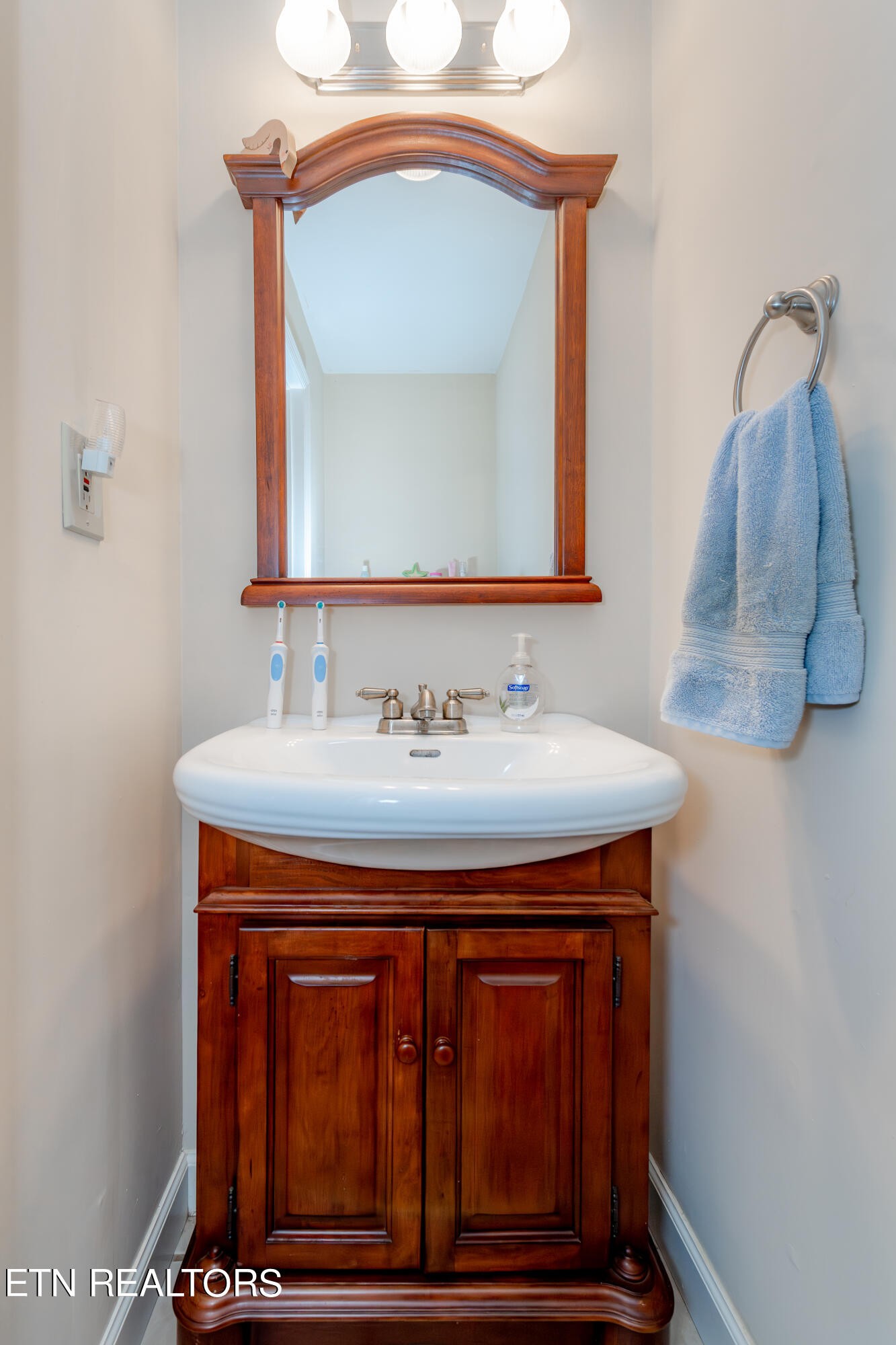 5204 Pryor Road Northwest Knoxville, TN 37921 - Photo 15 of 25 a bathroom with a sink and a mirror