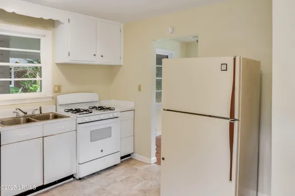 $1,295 | 2912 Third Street, Beaufort, SC 29902