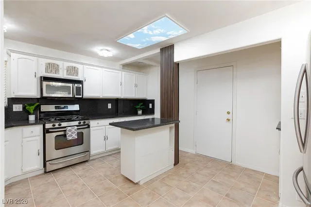 $2,599 | 1805 Derbyshire Drive, Las Vegas, NV 89117