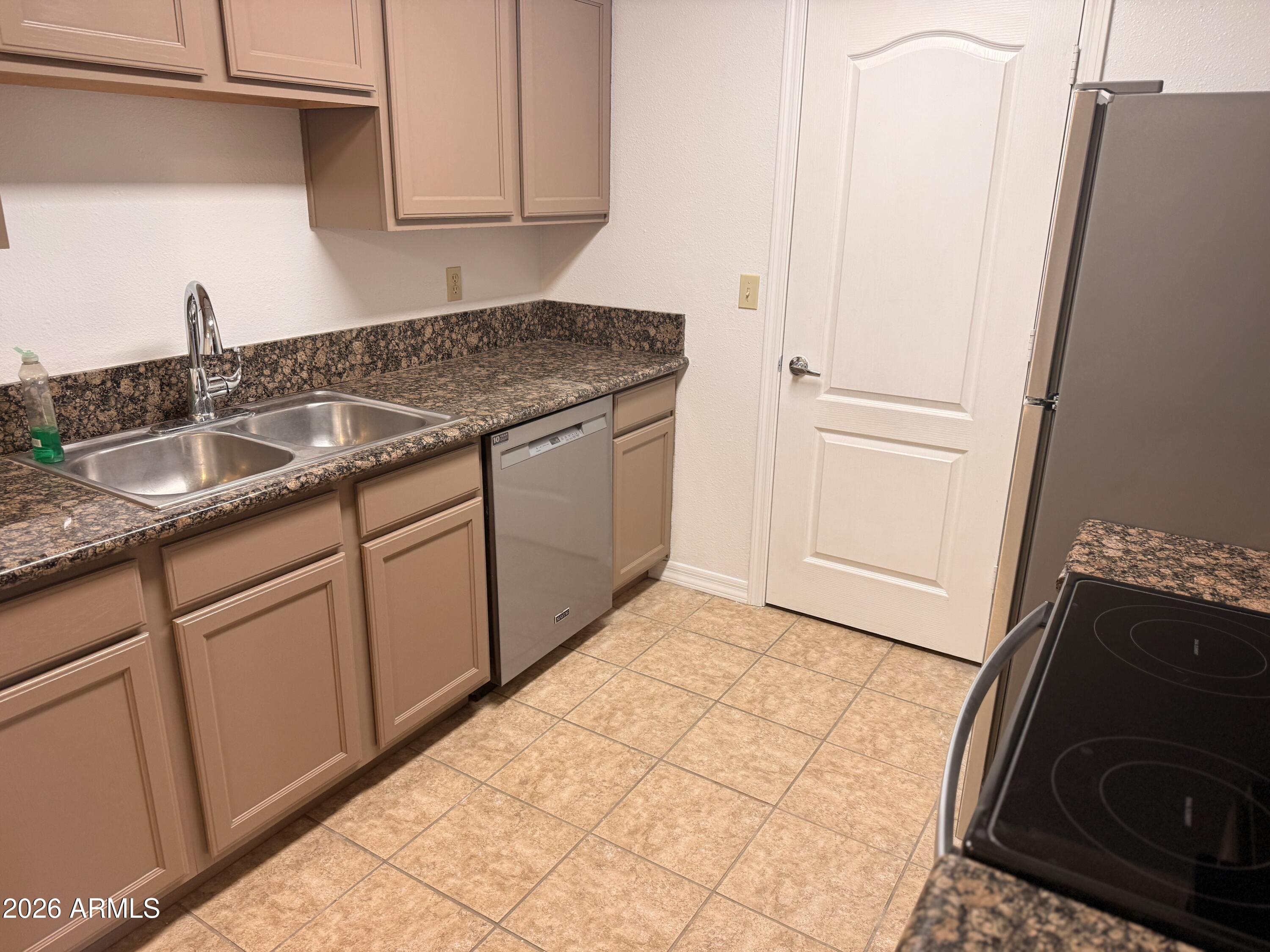 3511 East Baseline Road, Unit 1126 Phoenix, AZ 85042 - Photo 8 of 18 Kitchen