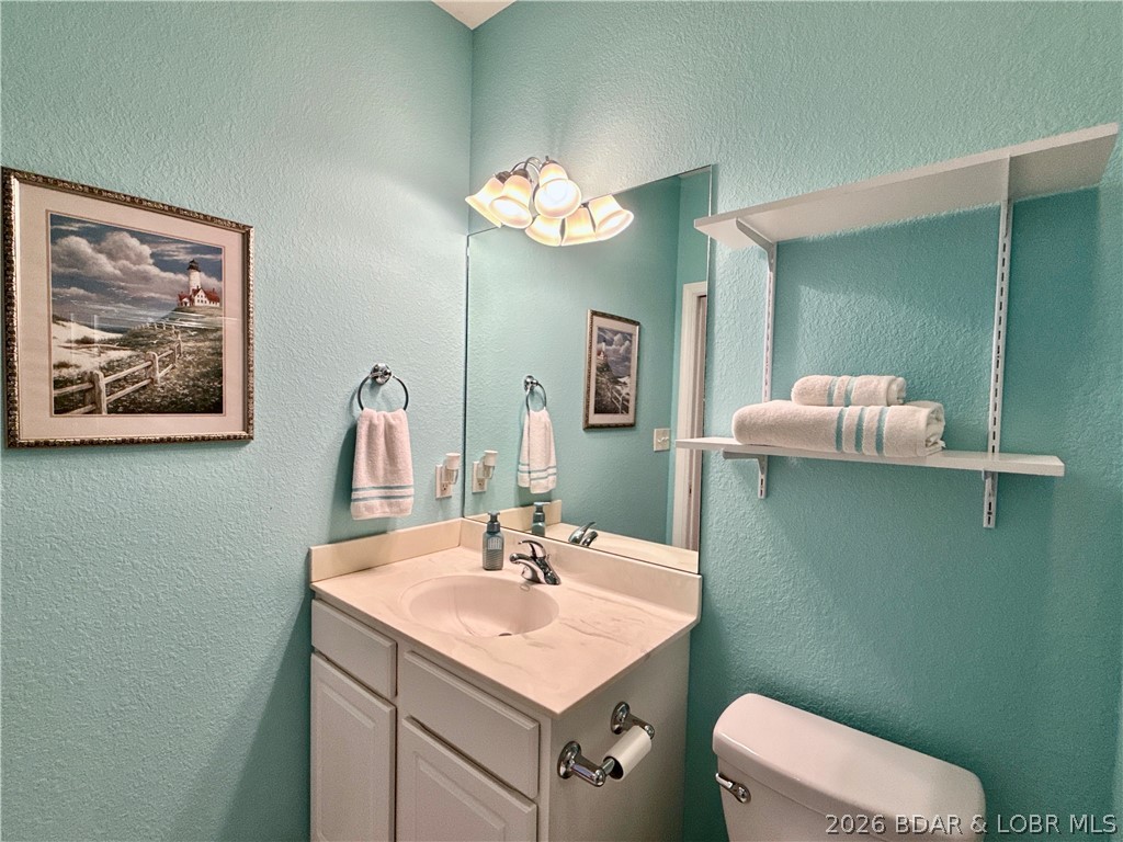 562 Hyd A Way Road, Unit 3E Camdenton, MO 65020 - Photo 18 of 38 Hall/guest full bath