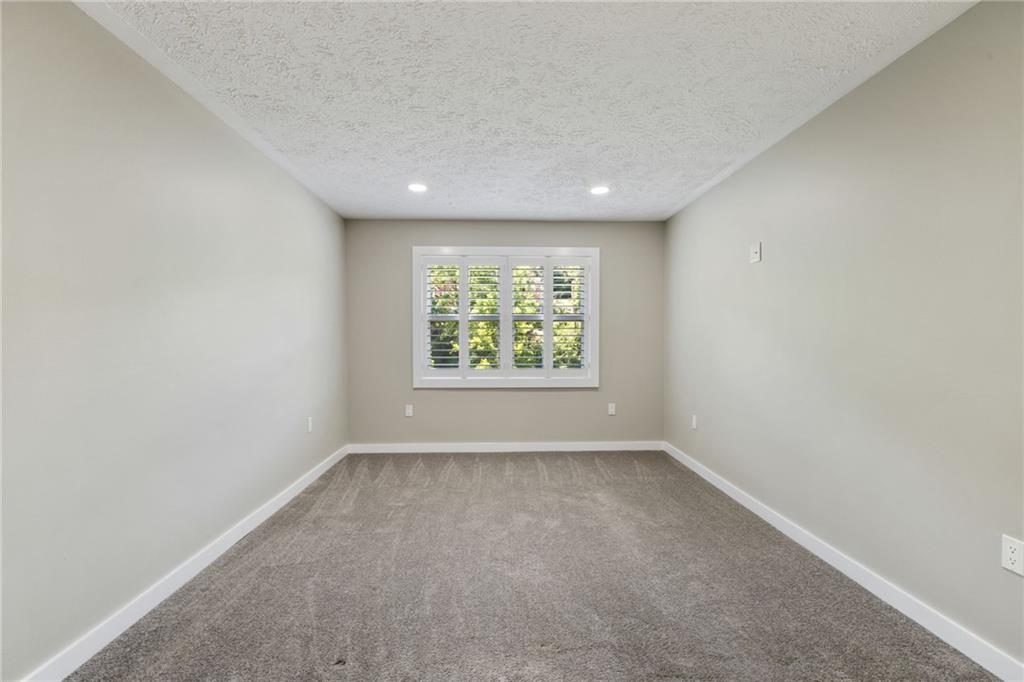 300 Gilkeson Road, Unit 10B Pittsburgh, PA 15228 - Photo 22 of 31 an empty room with window