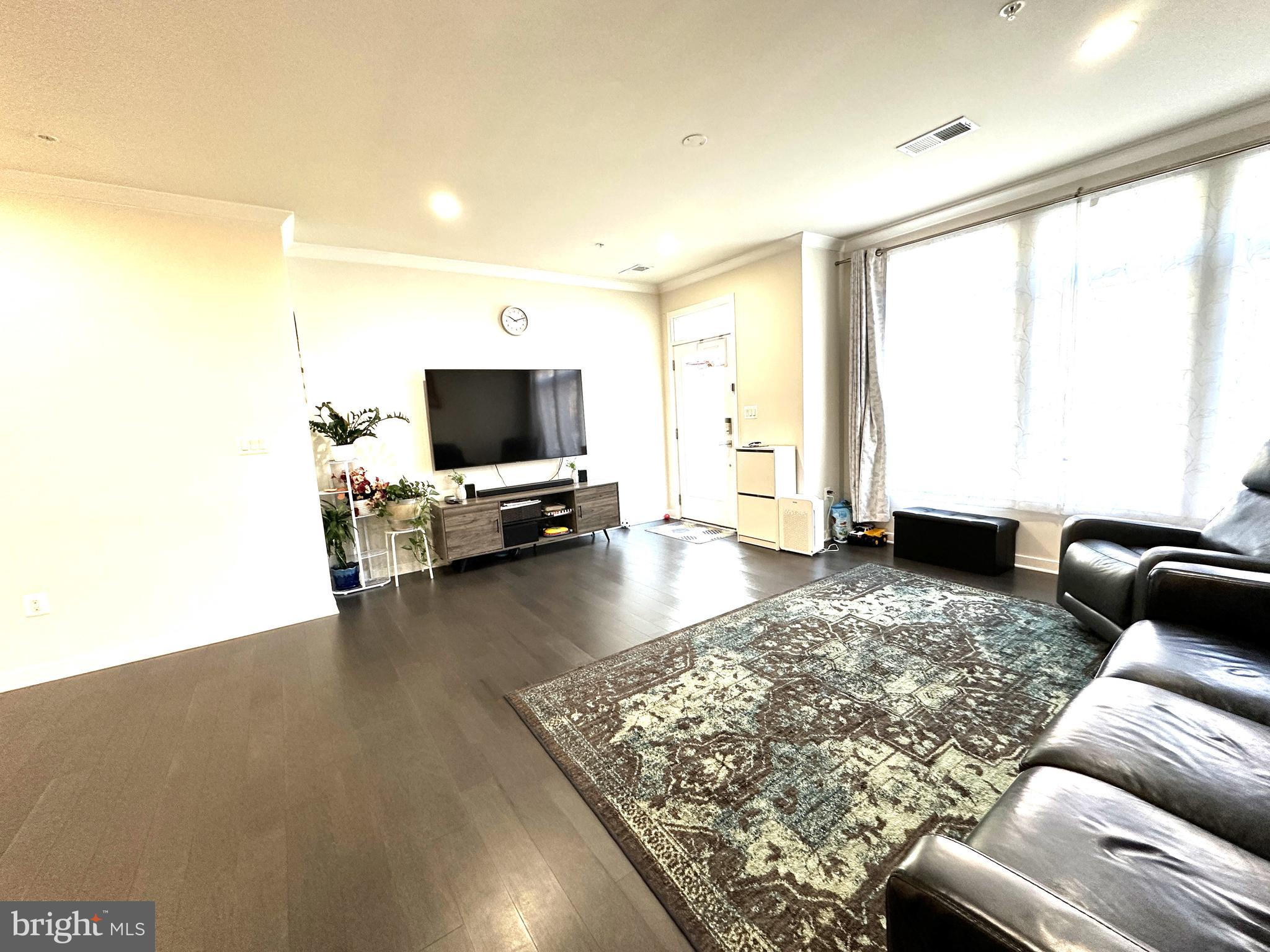 43189 Mongold Square Ashburn, VA 20148 - Photo 7 of 22 Great Room