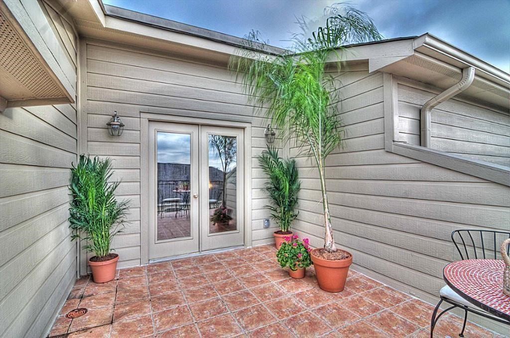 3505 Jackson Street Houston, TX 77004 - Photo 30 of 32 a view of a backyard with chair and potted plants