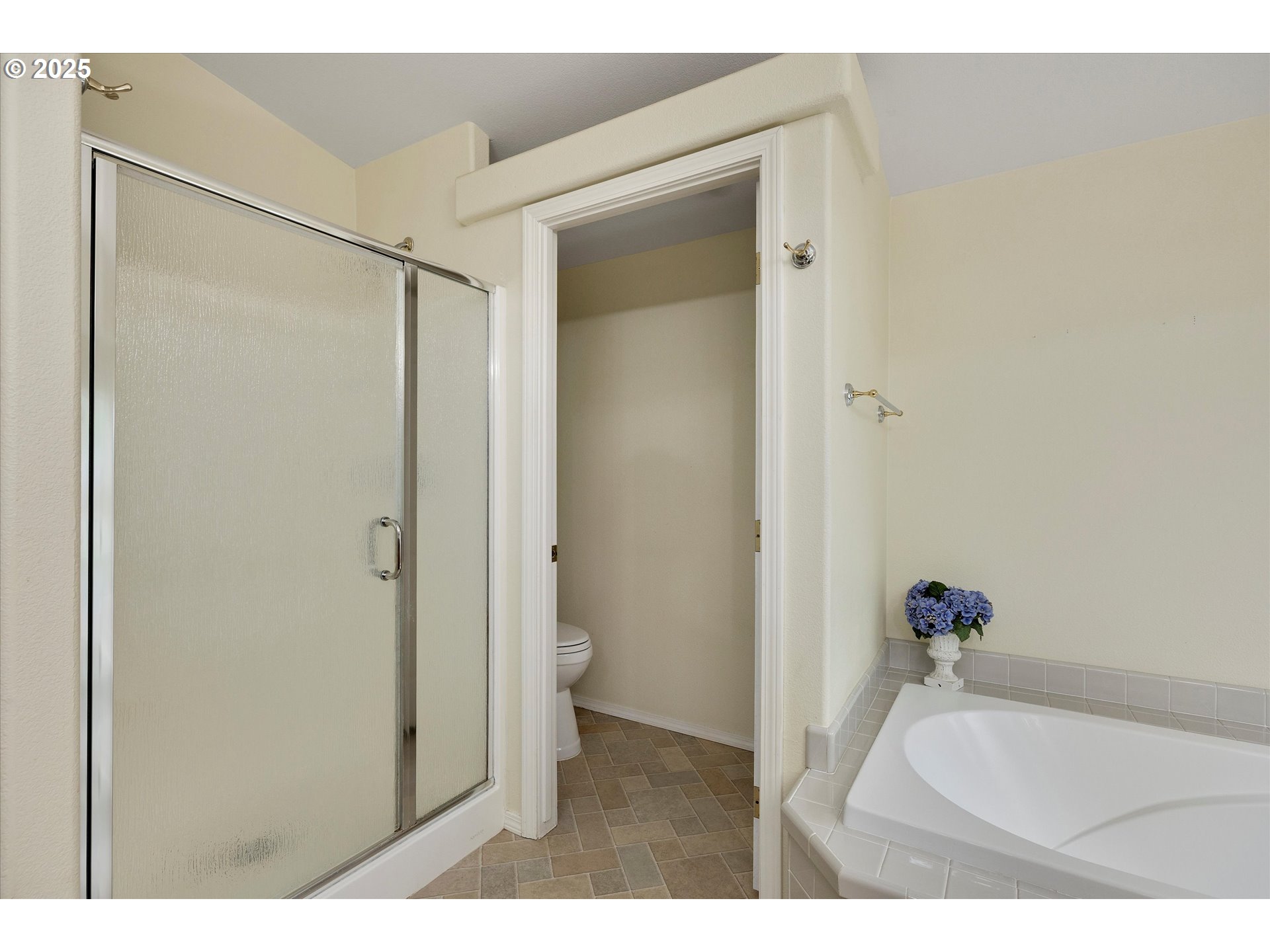 7340-7350 Smith Road Monmouth, OR 97361 - Photo 27 of 40 a bathroom with a shower and a sink