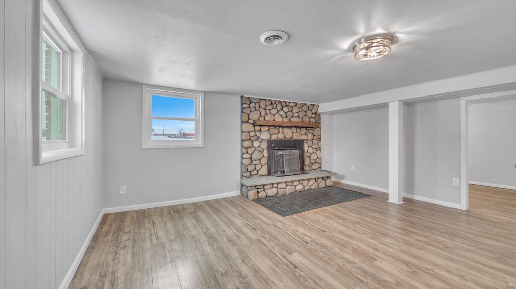 N302 County Road I Sherman, WI 53075 - Photo 18 of 33 LL Family Room