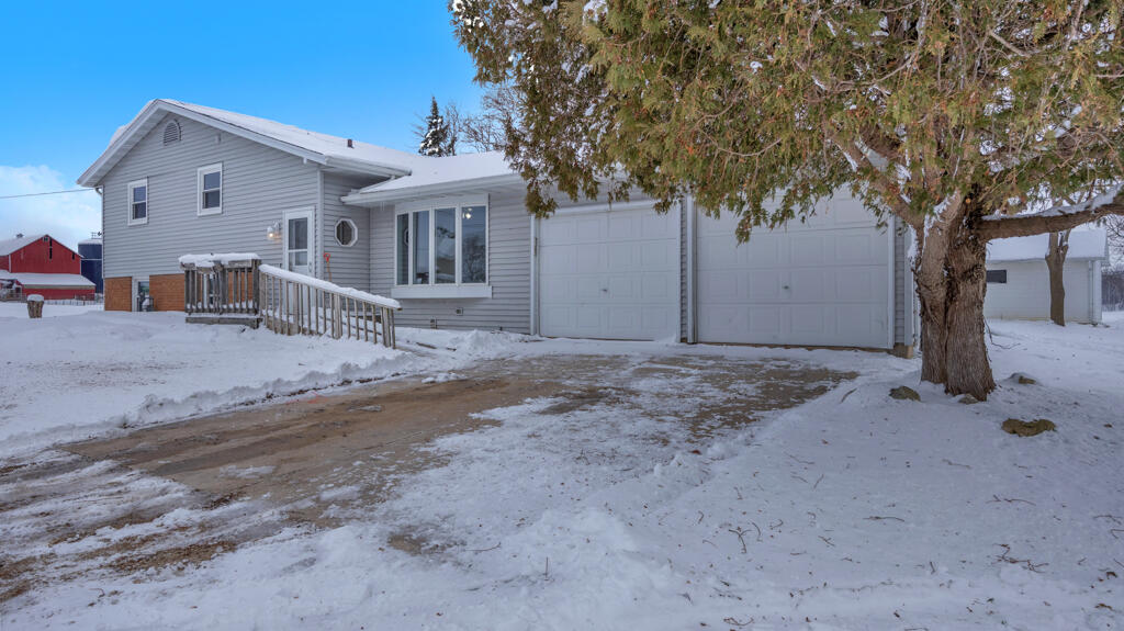 N302 County Road I Sherman, WI 53075 - Photo 2 of 33 Front View