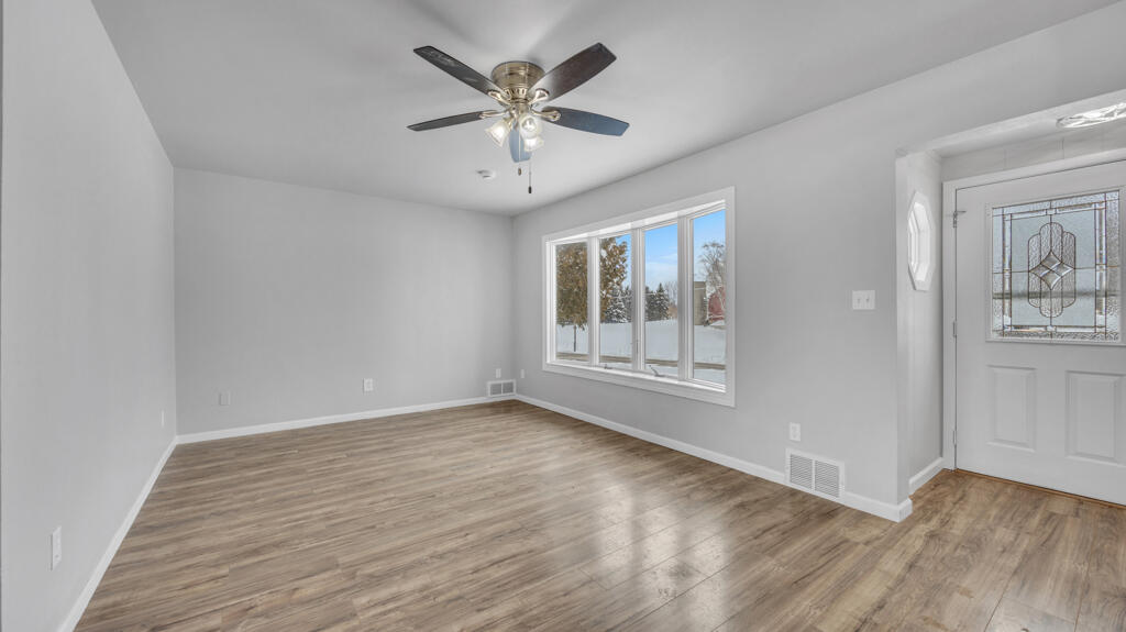 N302 County Road I Sherman, WI 53075 - Photo 3 of 33 Living Room
