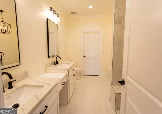 a view of walk in closet