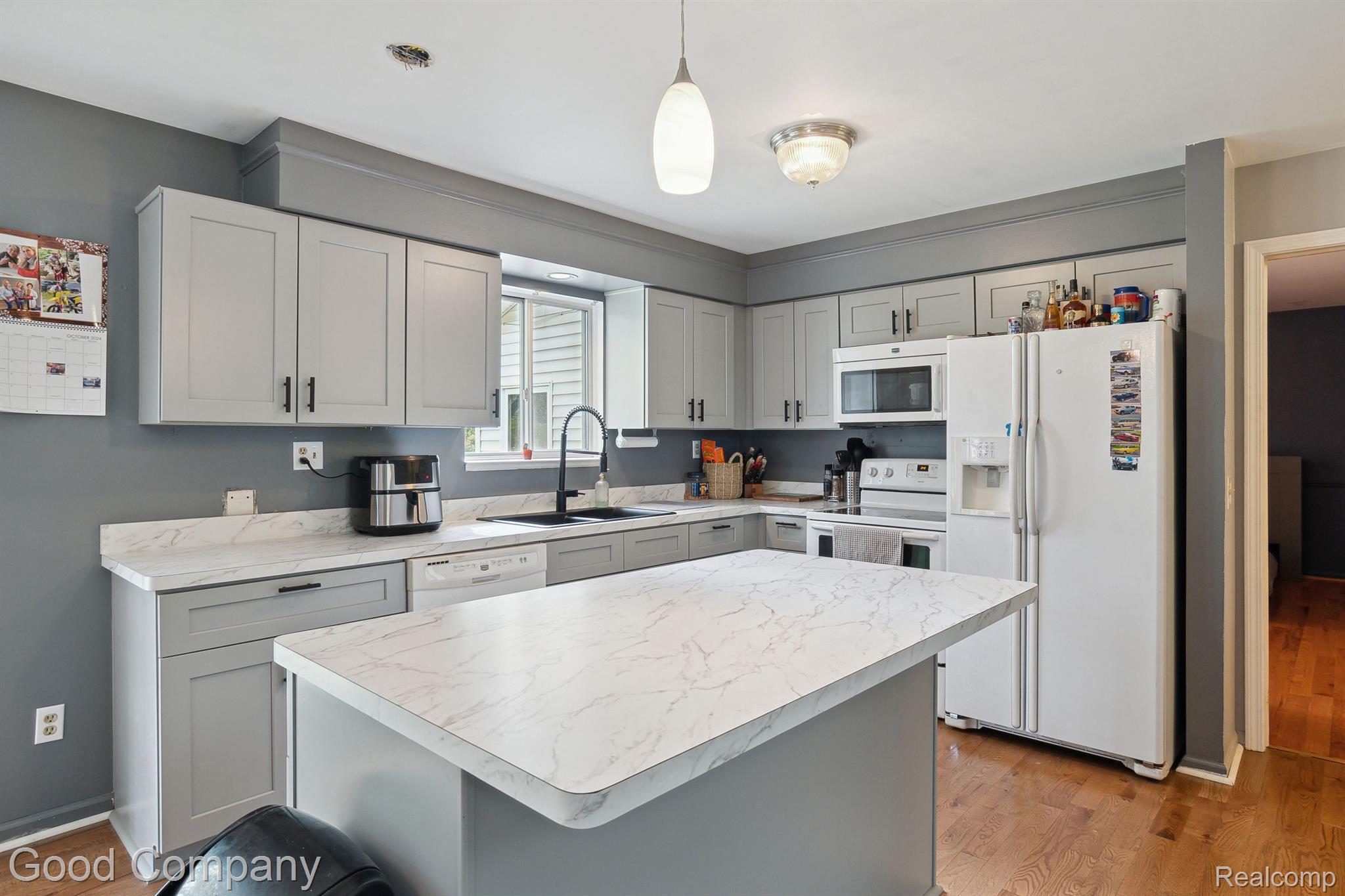 5757 Coomer Road West Bloomfield, MI 48324 - Photo 16 of 47 Gallery Image 16