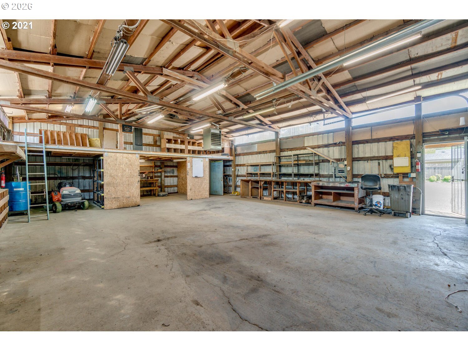 5031 Southeast Jenne Road Portland, OR 97236 - Photo 33 of 43