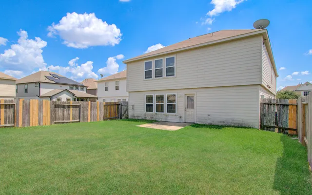 a view of a house with backyard