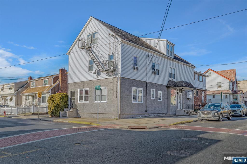781 2nd Street Secaucus, NJ 07094 - Photo 3 of 22