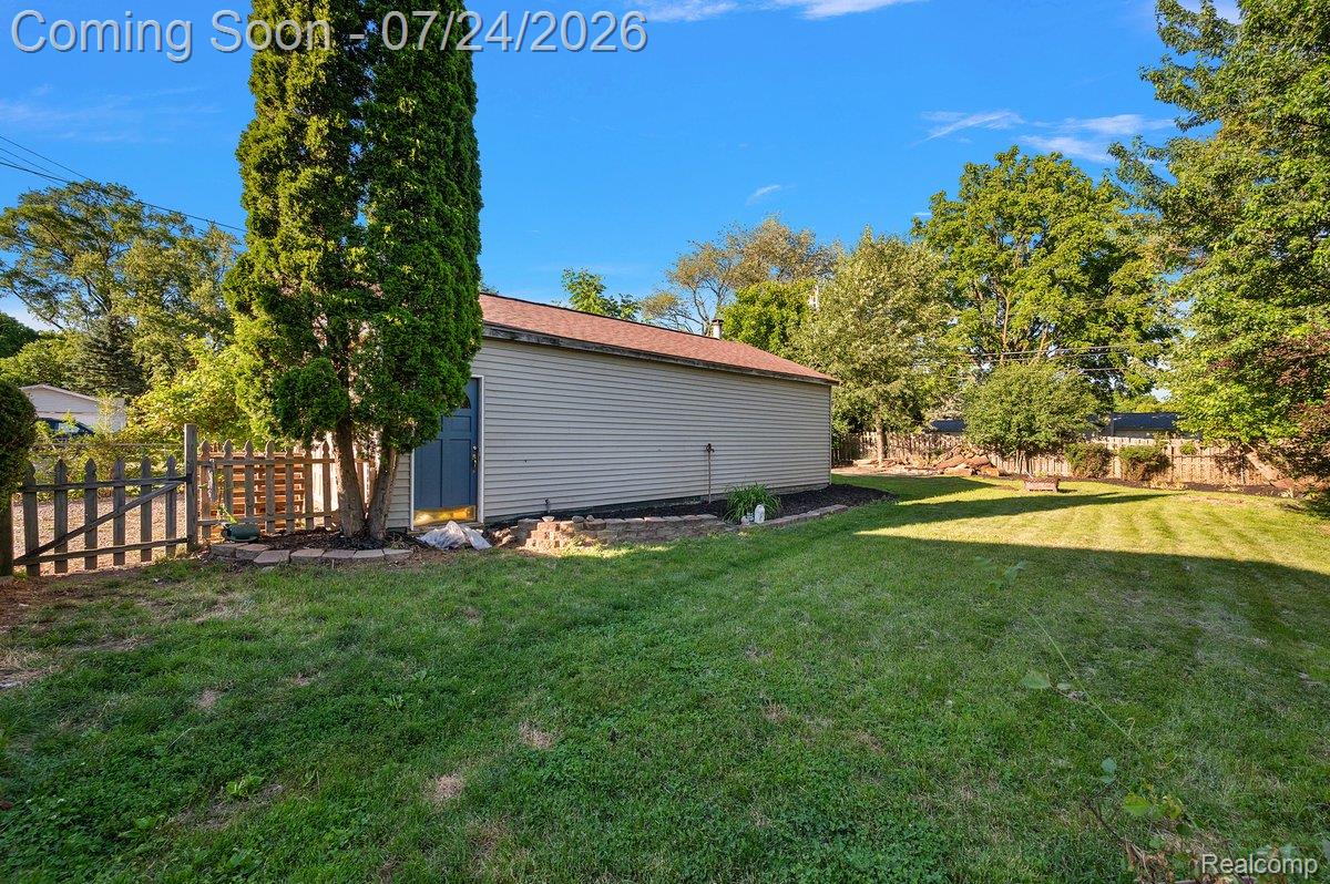 3067 Avalon Road Rochester, MI 48309 - Photo 34 of 38 3067 Avalon Rd-14.jpg