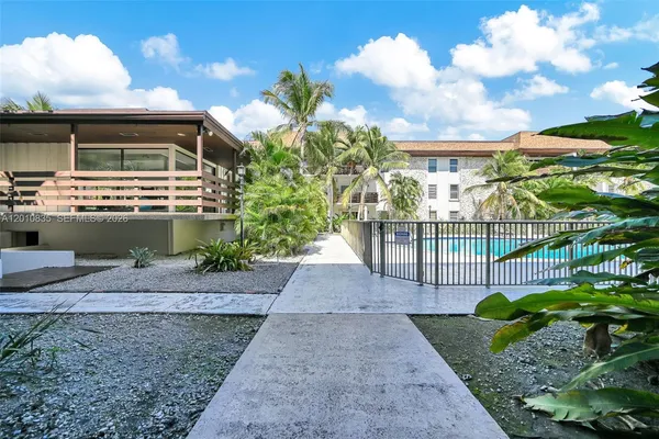 $2,900 | 7483 Southwest 82nd Street, Unit A101, Miami, FL 33143