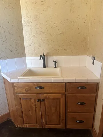 a close view of sink