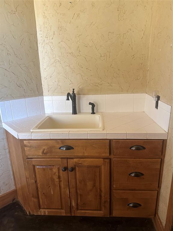 3651 Interstate 30 Frontage Road Sulphur Springs, TX 75482 - Photo 10 of 14 a close view of sink