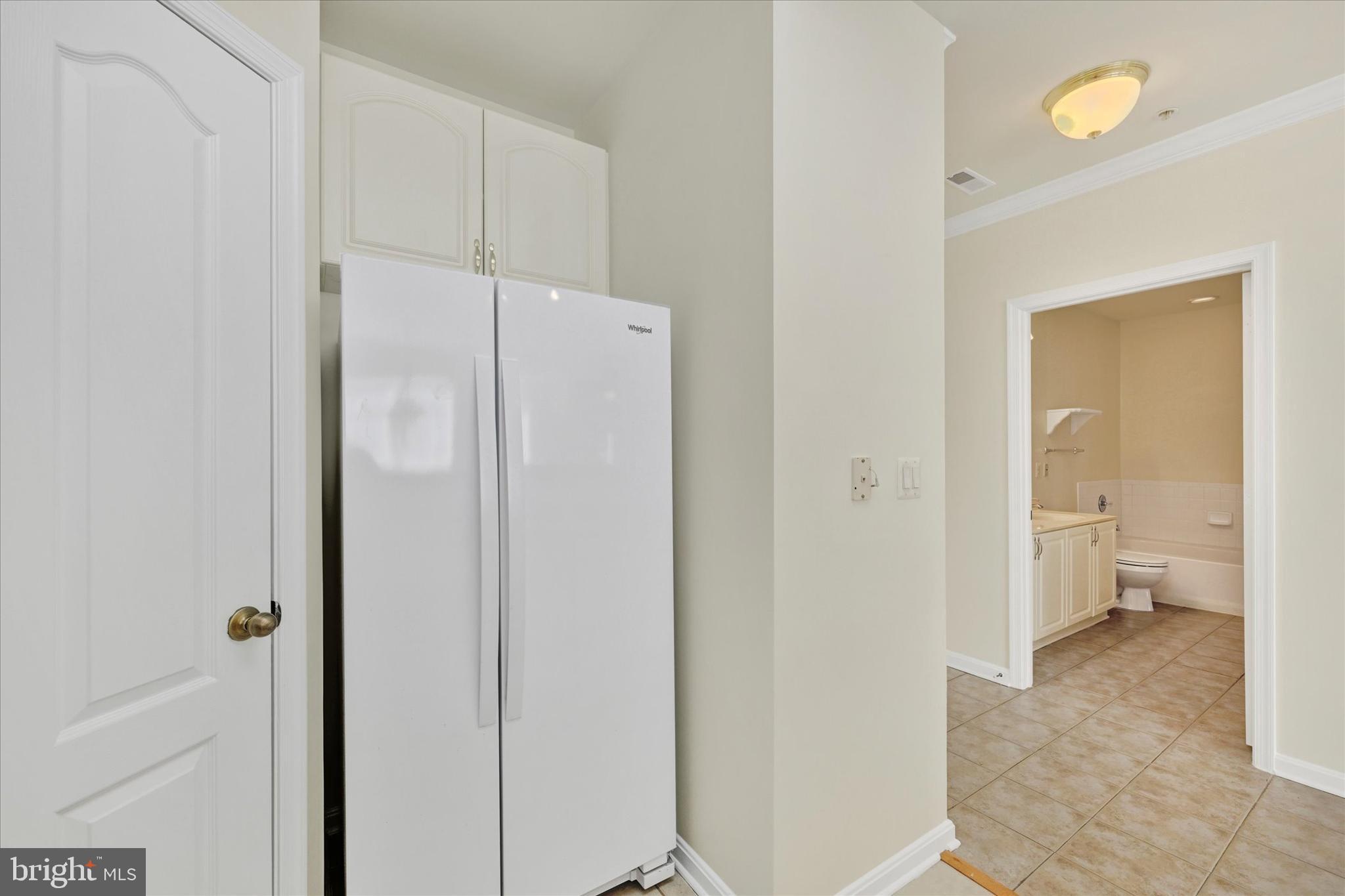 400 Symphony Circle, Unit 414 Hunt Valley, MD 21030 - Photo 8 of 29 a view of a bathroom with a tub and shower