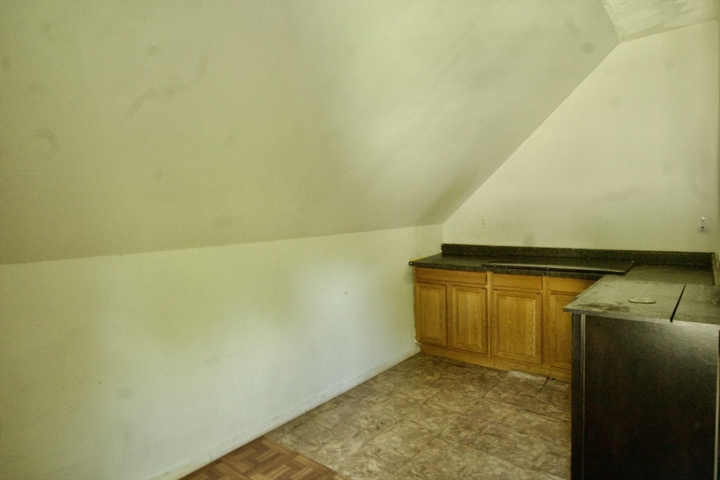 59-61 Carlisle Street Springfield, MA 01109 - Photo 5 of 10