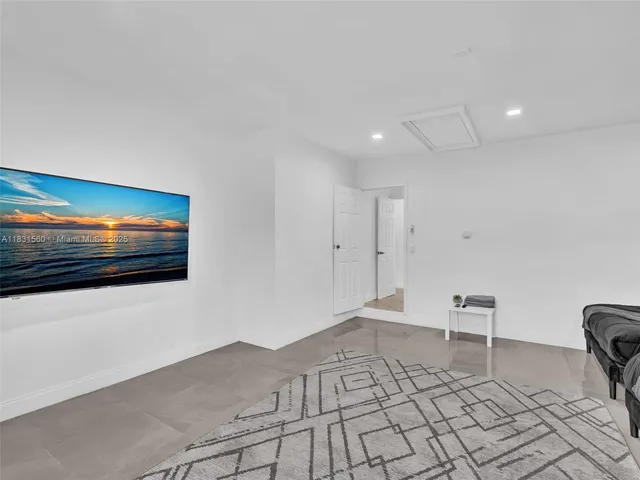 $13,500 | 413 Tamarind Drive, Hallandale Beach, FL 33009