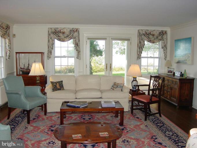 6796 Bozman Neavitt Road Bozman, MD 21612 - Photo 13 of 20 Living Room