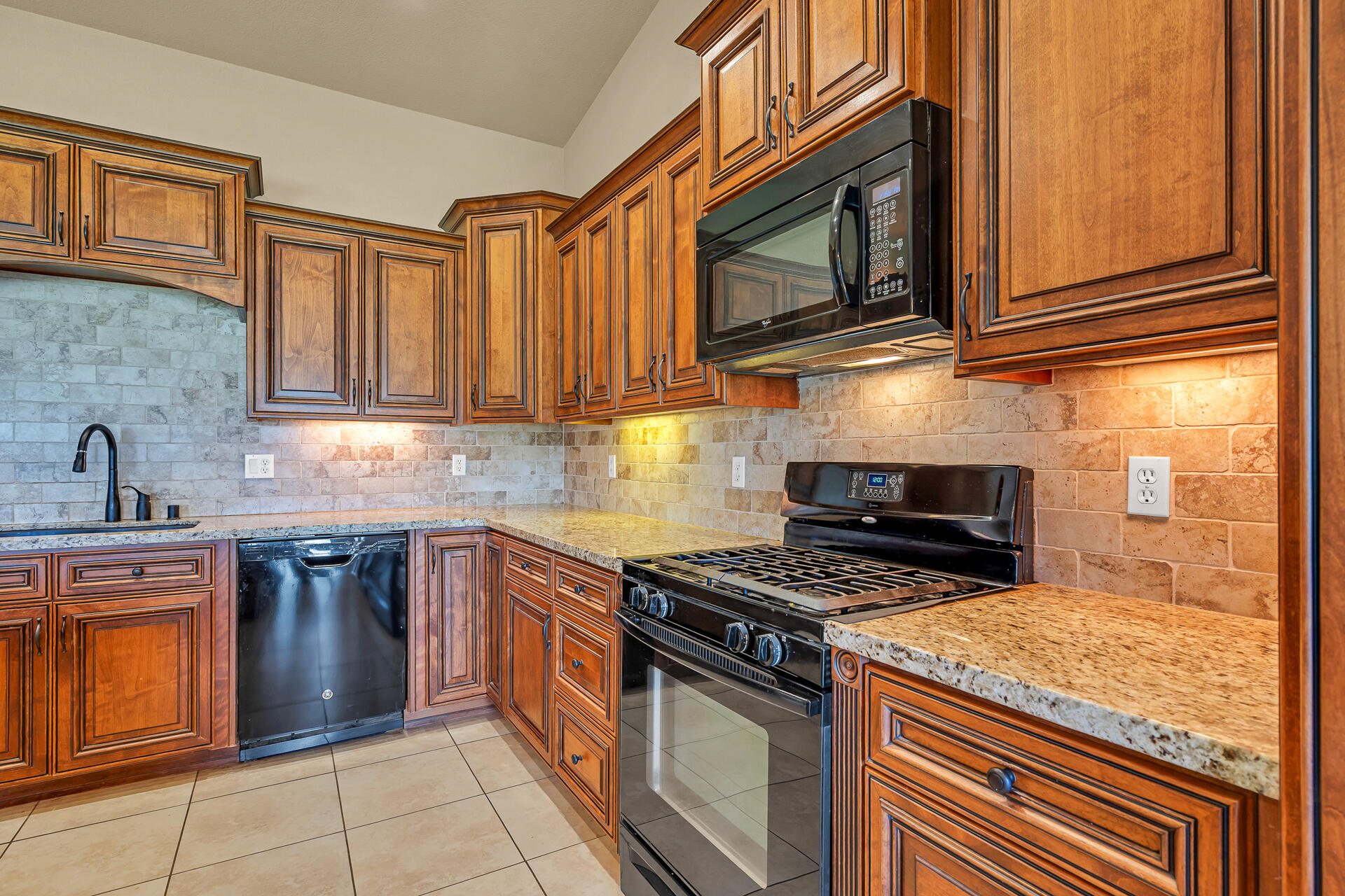 16170 Willow Springs Road Anderson, CA 96007 - Photo 22 of 61 16170WillowSpringsRoad-29