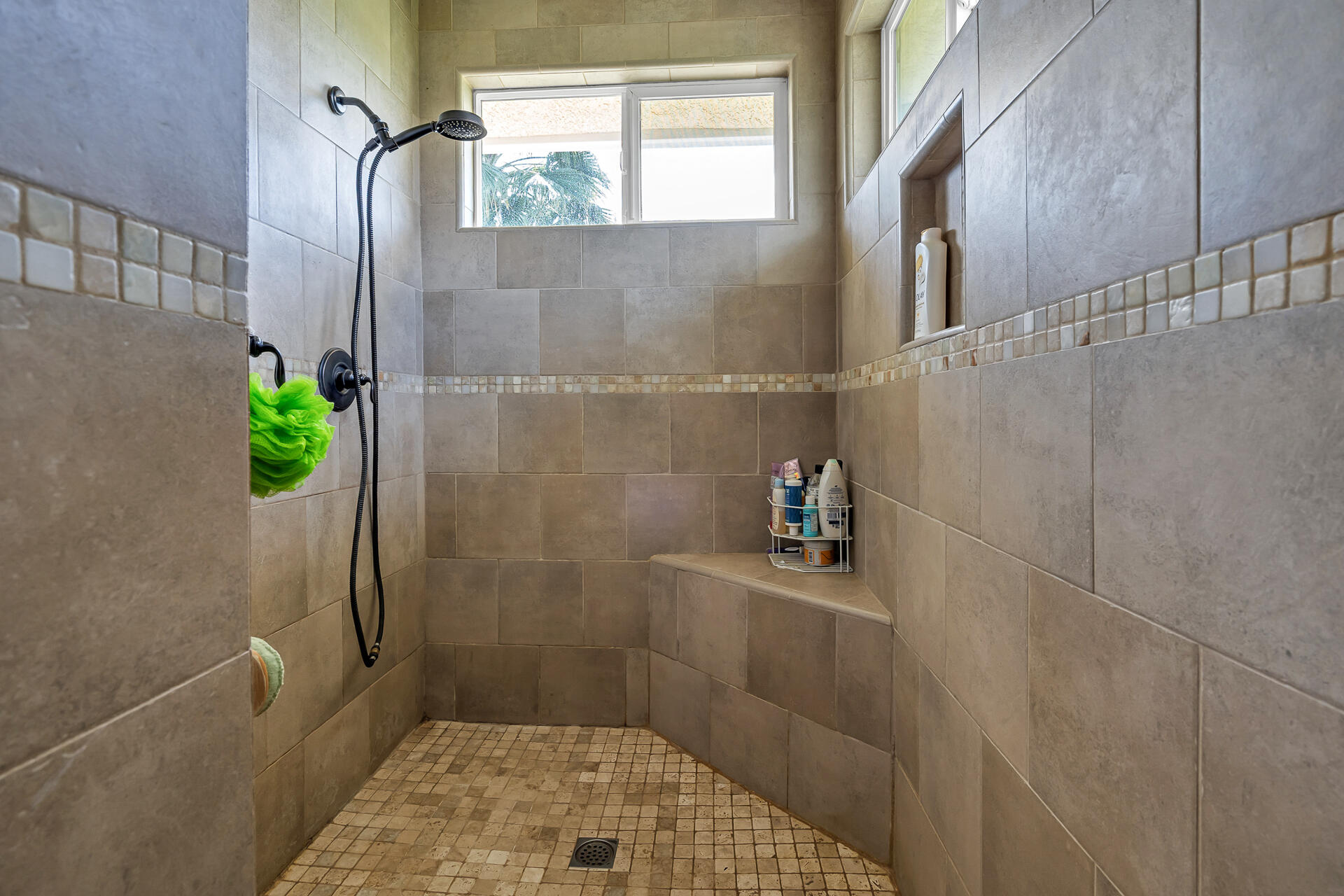 16170 Willow Springs Road Anderson, CA 96007 - Photo 32 of 61 Walk-in shower