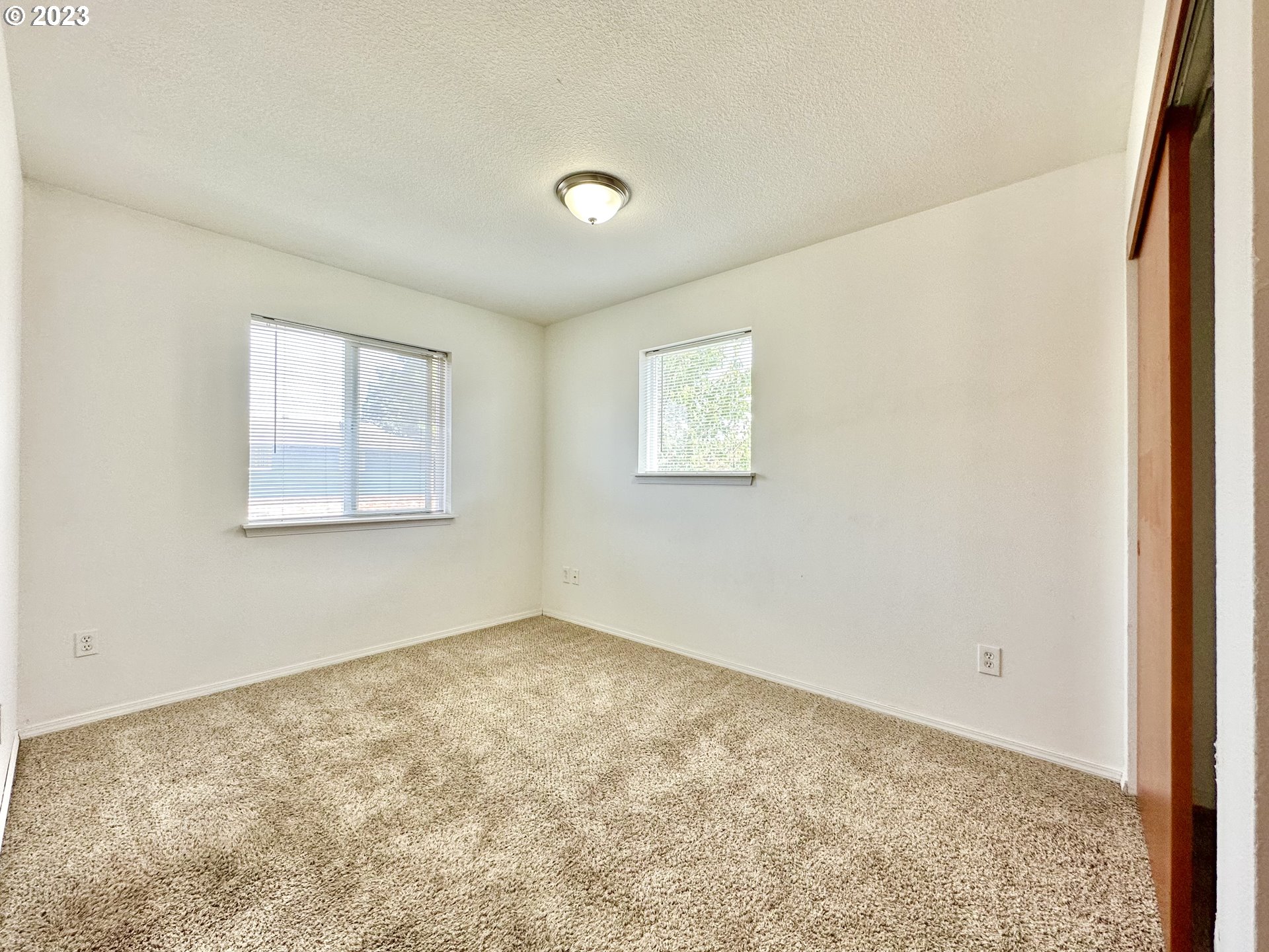 8413 Southeast Insley Street Portland, OR 97266 - Photo 36 of 40