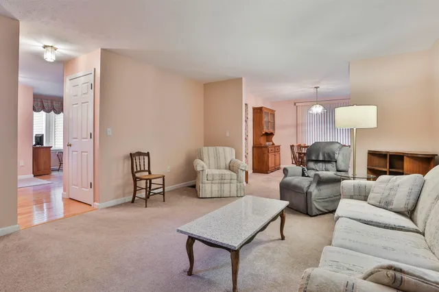 $499,900 | 4 Jared Circle, Unit U21, Nashua, NH 03063