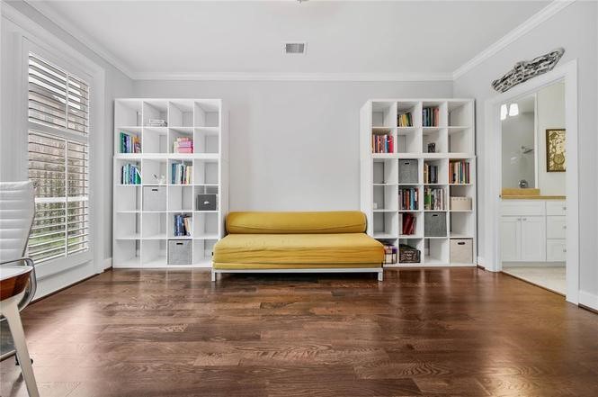 602 Knox Street Houston, TX 77007 - Photo 5 of 26 First Floor Bedroom :: 1