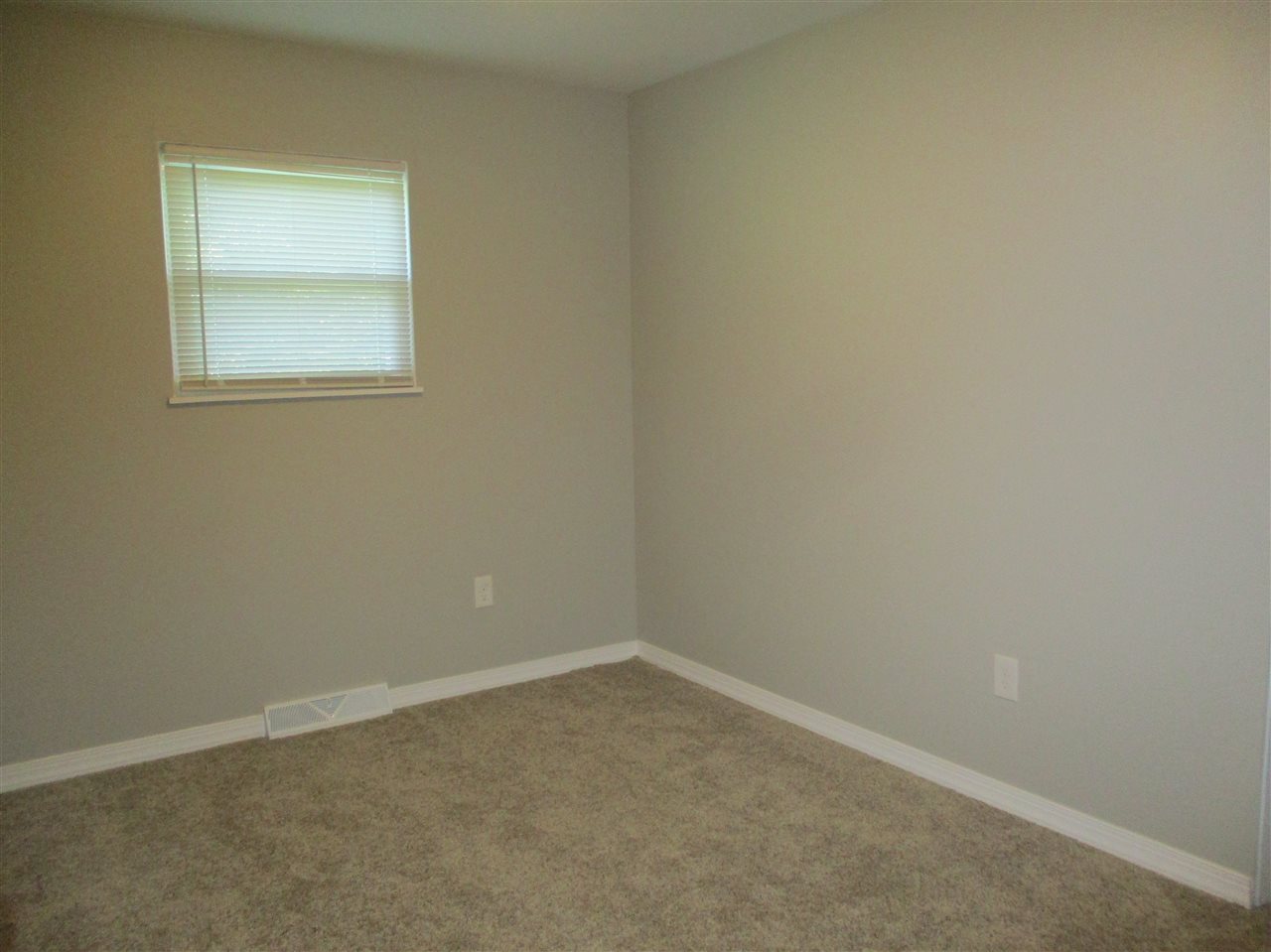 472 West River Road Kawkawlin, MI 48631 - Photo 13 of 22