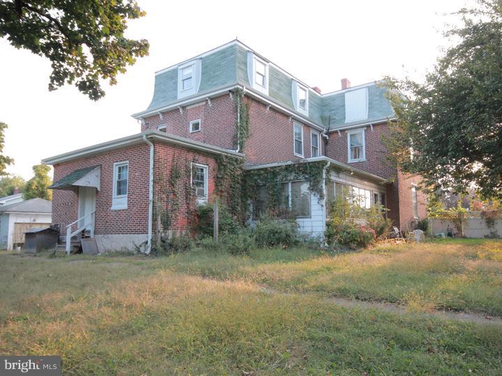 758 Woodlane Road Edgewater Park, NJ 08010 - Photo 2 of 23 Gallery Image 2