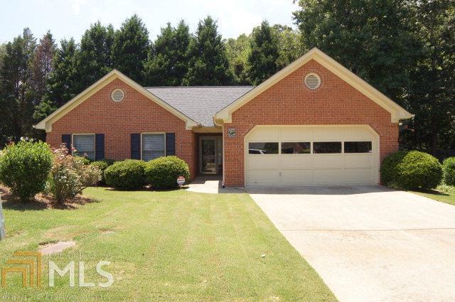 107 Lucy Lane Athens, GA 30606 - Photo 1 of 1 a front view of a house with yard