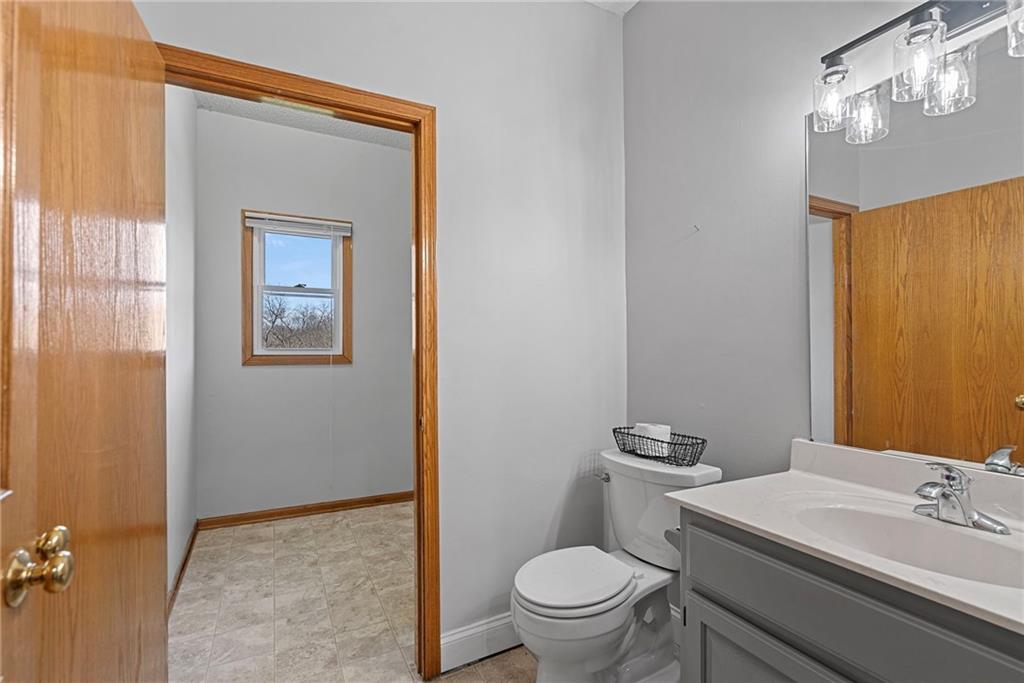 2402 Southwest Springcreek Court Blue Springs, MO 64015 - Photo 15 of 50