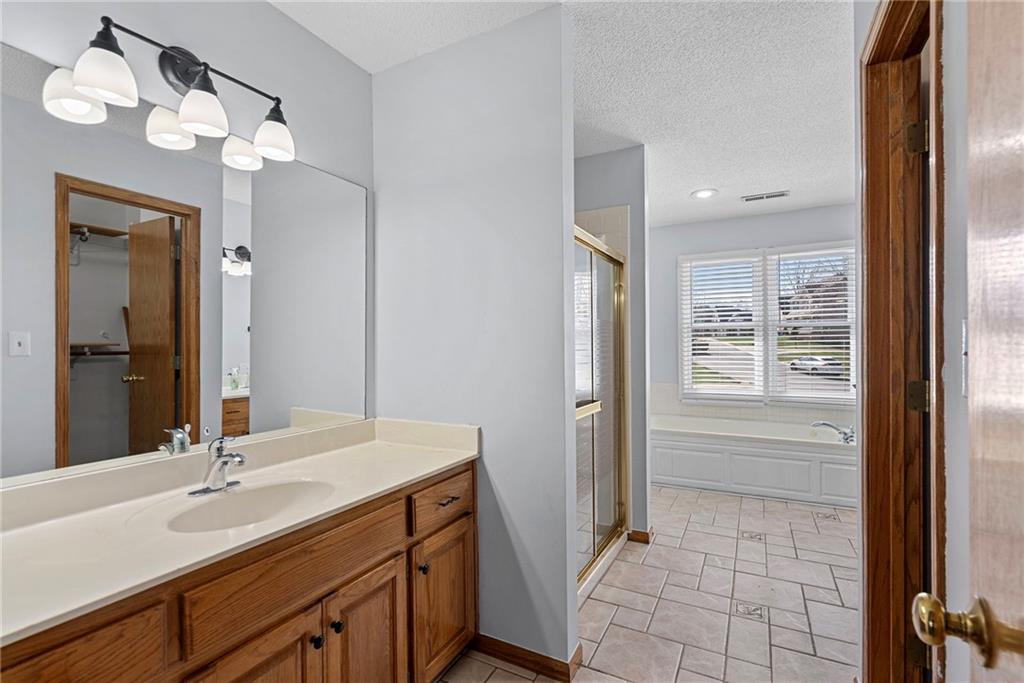 2402 Southwest Springcreek Court Blue Springs, MO 64015 - Photo 22 of 50