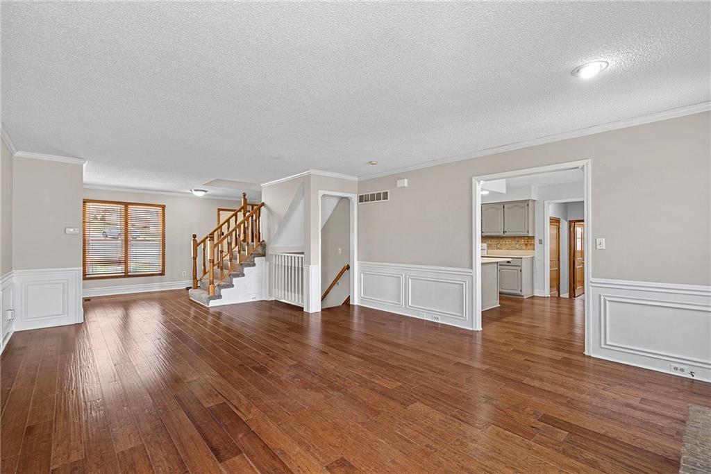 2402 Southwest Springcreek Court Blue Springs, MO 64015 - Photo 10 of 50