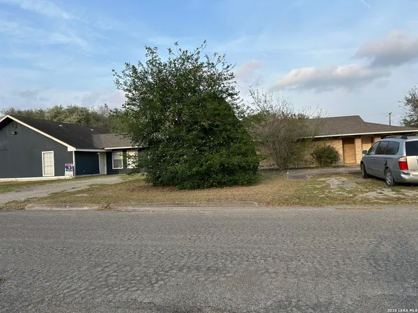 $549,000 | 501 East Bowie Street, Beeville, TX 78102