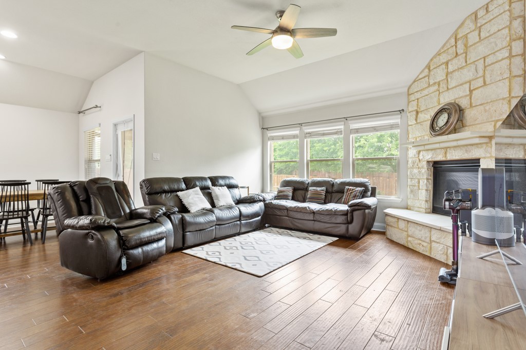 1916 Elaina Loop Leander, TX 78641 - Photo 5 of 23