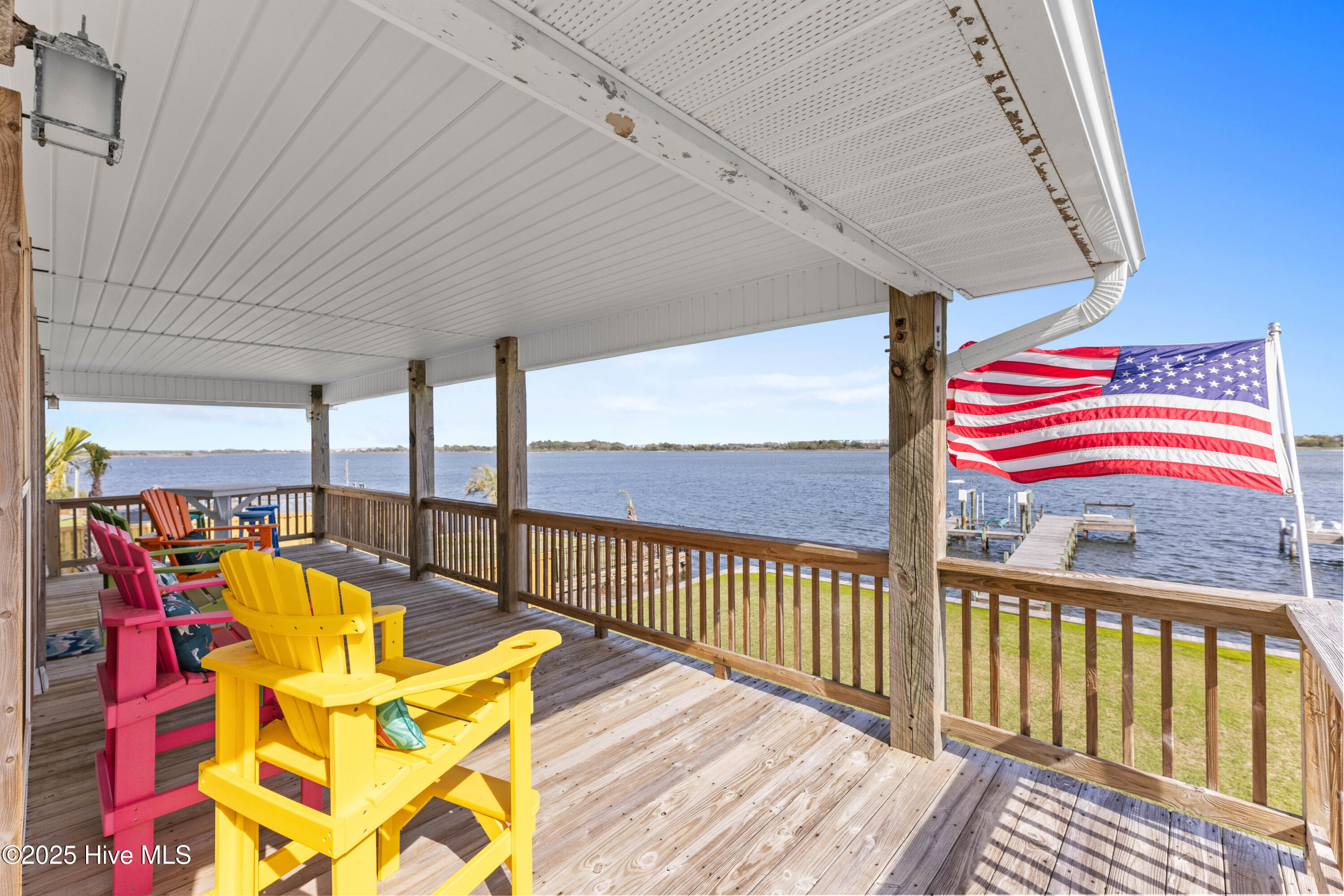 550 Atkinson Point Road Surf City, NC 28445 - Photo 2 of 32 026_550_atkinson_point_road_final-26_214