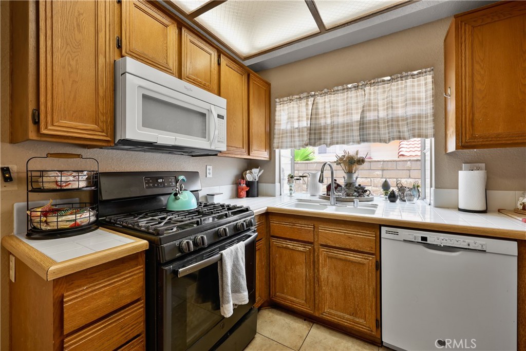 9195 Stone Canyon Road Corona, CA 92883 - Photo 8 of 31