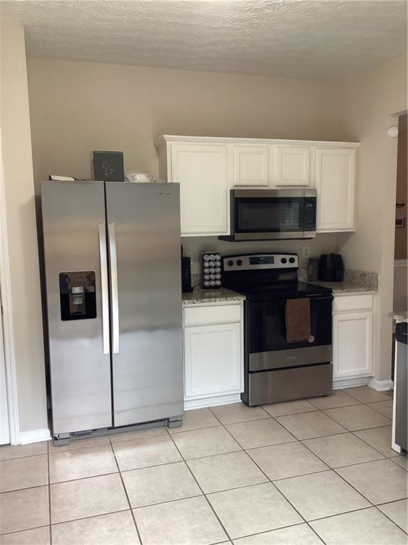 2546 Tullamore Circle Snellville, GA 30039 - Photo 14 of 35 a kitchen with appliances and cabinets
