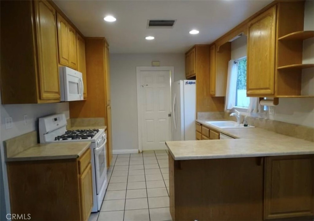 22654 La Rochelle Drive Saugus, CA 91350 - Photo 4 of 13