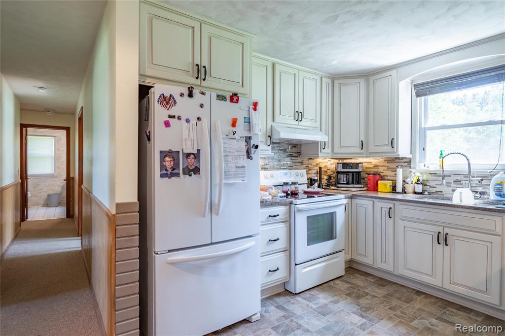 6112 State Road Fort Gratiot, MI 48059 - Photo 11 of 39