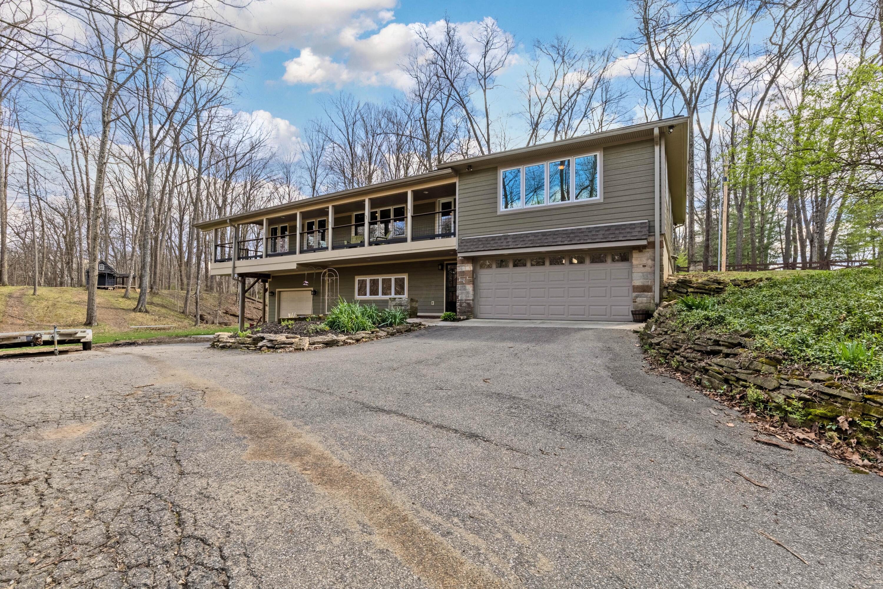 7860 Schott Road Westerville, OH 43081 - Photo 5 of 71 5. Front Driveway