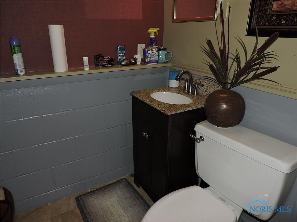 4558 Longfellow Road Sylvania, OH 43560 - Photo 13 of 20 Half Bath!