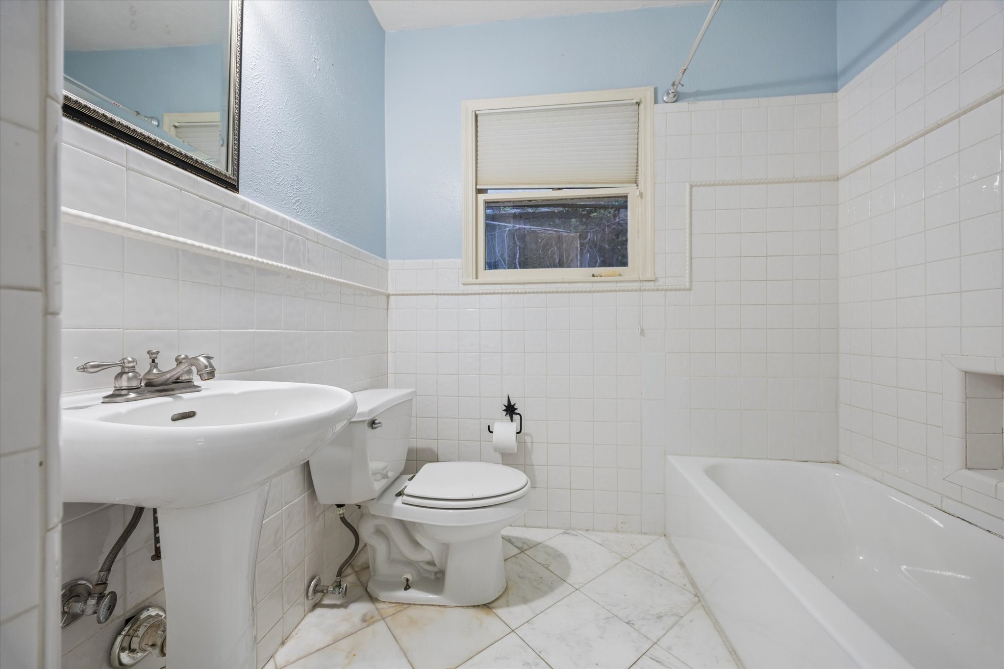 1931 Bissonnet Street Houston, TX 77005 - Photo 18 of 22 a bathroom with a sink a toilet and bathtub