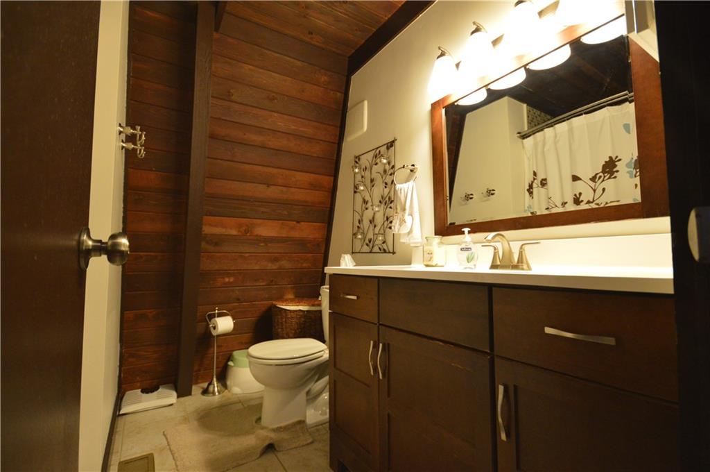 2733 Beaver Grade Road Coraopolis, PA 15108 - Photo 6 of 24 Main bath