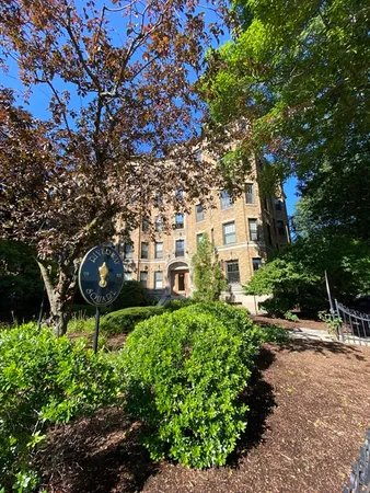 $3,150 | 122 Riverway, Unit 4, Boston, MA 02215