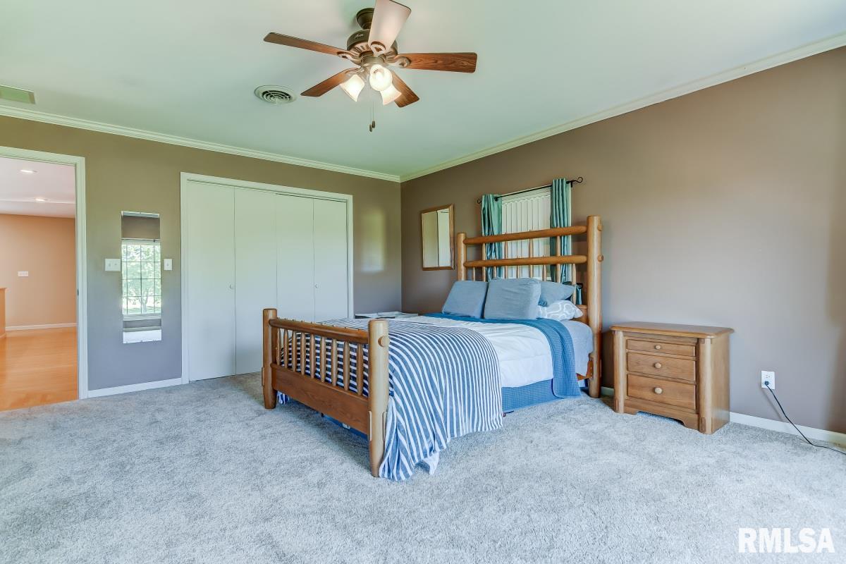 657 South Farmingdale Road New Berlin, IL 62670 - Photo 24 of 36